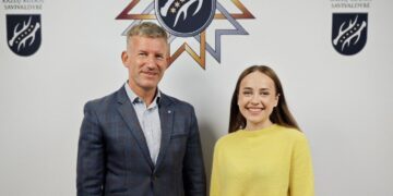 Kazlų Rūdos savivaldybės merą Mantą Varašką aplankė atlikėja Estélla