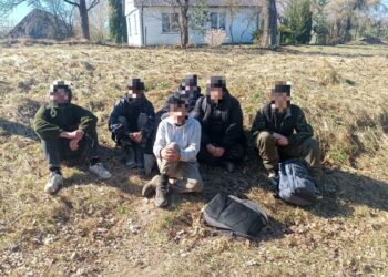 Pasieniečiai nutraukė neteisėtą grupės migrantų kelionę į Vakarus