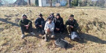 Pasieniečiai nutraukė neteisėtą grupės migrantų kelionę į Vakarus