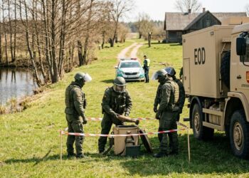 Pavojus Ožkabaliuose: išminuotojai sunaikino prie tvenkinio rastą miną