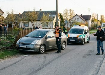„Toyota“ taranavo tvorą
