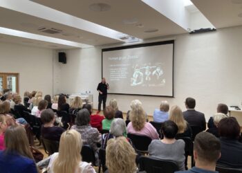 Marijampolėje viešėjo komikas, stand-up pradininkas šalyje, vertėjas ir TV laidų vedėjas Paulius Ambrazevičius
