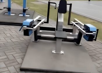 Šakiai sportuoja: prie JKSC išdygo moderni treniruoklių erdvė po atviru dangumi