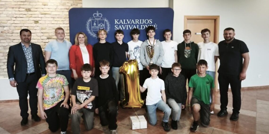 Kalvarijos savivaldybėje pagerbti MKL prizininkai – Kalvarijos meno ir sporto mokyklos krepšininkai