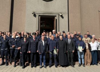 Profesinė šventė Šakiuose: Šv. Mišiomis ir padėkomis pagerbti ugniagesiai gelbėtojai
