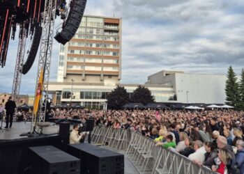 Marijampolę užliejo „Cukrinio festivalio 2026“ banga: tūkstantinė minia, istorinė eisena ir galingi muzikos žvaigždžių pasirodymai