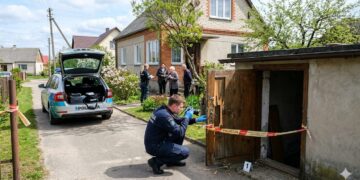 Drąsus apiplėšimas vidury baltos dienos: Marijampolėje vagis iš rūsio pakilo tiesiai į šeimininkės kambarius