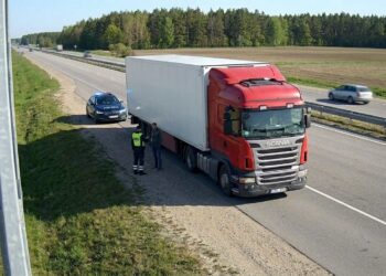 Kalvarijos savivaldybėje sulaikytas neblaivus vilkiko vairuotojas