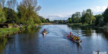 Šešupę sudrebino „drakonai“: Marijampolėje pirmą kartą griaudėjo azartiškos laivų lenktynės