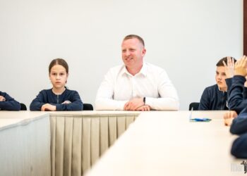 Savivaldybės kasdienybę praskaidrino moksleiviai: meras priėmė Rimanto Stankevičiaus progimnazijos auklėtinius
