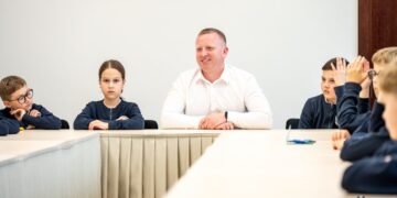 Savivaldybės kasdienybę praskaidrino moksleiviai: meras priėmė Rimanto Stankevičiaus progimnazijos auklėtinius