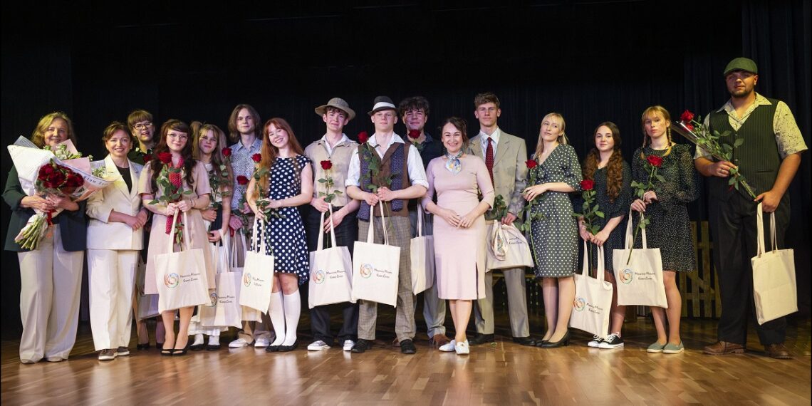 Marijampolės moksleivių kūrybos centro Dramos studijos jaunieji aktoriai pristatė spektaklį „Škac, mirtie, visados škac!"