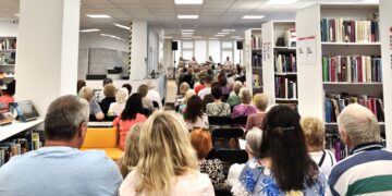 Koncertinė programa „Gyvenimo melodijos" Draugystės bibliotekoje subūrė gausų būrį klausytojų