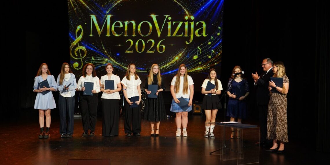 Vilkaviškio kultūros centre iškilmingai išlydėta nauja menų mokyklos absolventų karta