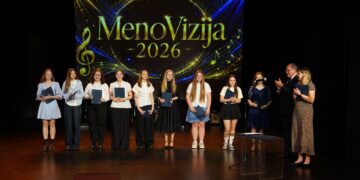 Vilkaviškio kultūros centre iškilmingai išlydėta nauja menų mokyklos absolventų karta