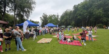 Šakių J. Lingio parke nuvilnijo Globėjų dienai skirtas renginys „Pokalbiai po atviru dangumi“