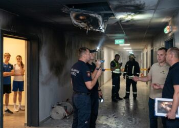 Incidentas Marijampolės sporto pastate: užsidegus LED panelei, teko evakuoti šimtus vaikų