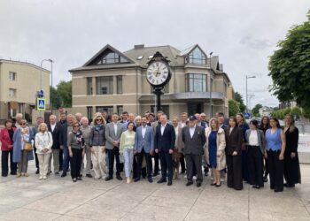 Marijampolės „Rotary“ klubas 30-mečio proga miestui padovanojo išskirtinį laikrodį