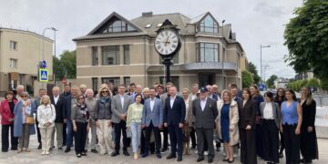 Marijampolės „Rotary“ klubas 30-mečio proga miestui padovanojo išskirtinį laikrodį
