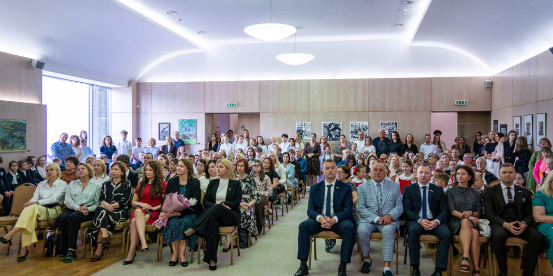 Marijampolėje pagerbti geriausi mokslo metų mokiniai, mokytojai ir meno kolektyvai