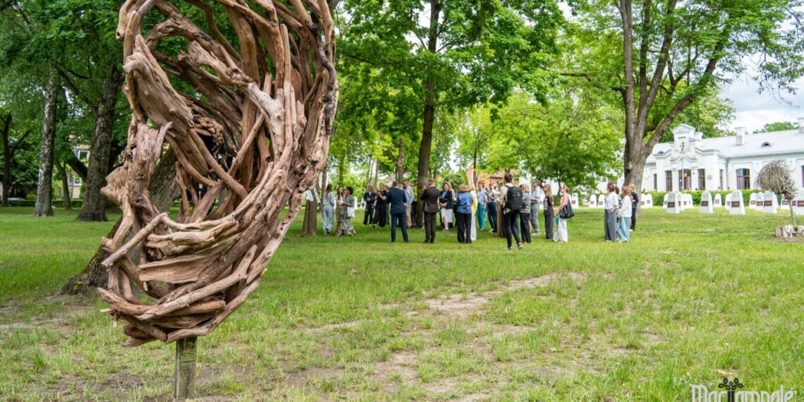 Marijampolės meno mokyklos pleneras „L‘e art de la terre“ trečią kartą papuošė Mokytojų seminarijos parką