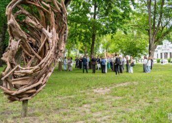 Marijampolės meno mokyklos pleneras „L‘e art de la terre“ trečią kartą papuošė Mokytojų seminarijos parką