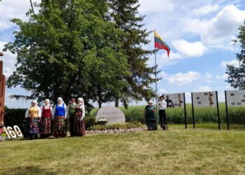Šakių krašte įvyko „Šventinės santalkos“ – pristatyti nauji informaciniai stendai, skirti Vasario 16-osios akto signatarams