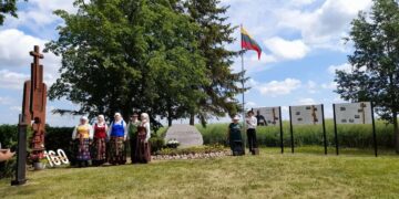 Šakių krašte įvyko „Šventinės santalkos“ – pristatyti nauji informaciniai stendai, skirti Vasario 16-osios akto signatarams