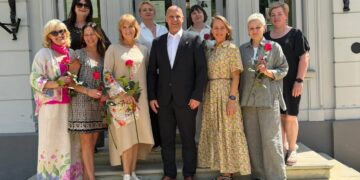 Šakių rajono savivaldybės vadovai išreiškė padėką Moksleivių dainų šventės kolektyvų vadovams