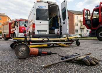 Skausminga nelaimė Marijampolėje: vyro koją persmeigė metalinis strypas