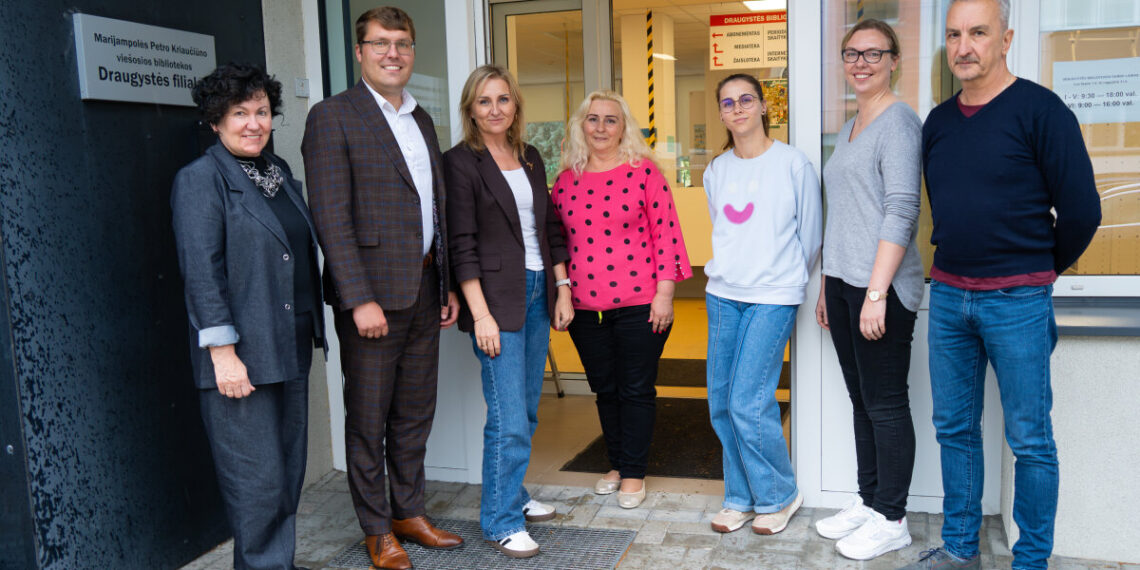 Biblioteka Marijampolėje tapo dar prieinamesnė: Draugystės padalinyje įrengtos automatinės durys