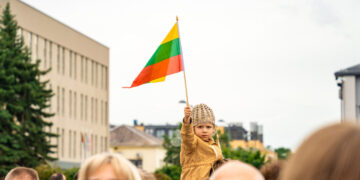 Marijampolė iškilmingai paminėjo Valstybės ir Tautiškos giesmės dieną