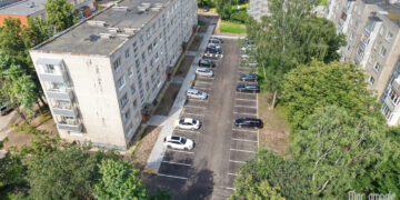 Baigta aikštelės Draugystės gatvėje rekonstrukcija: gyventojams – daugiau vietos automobiliams